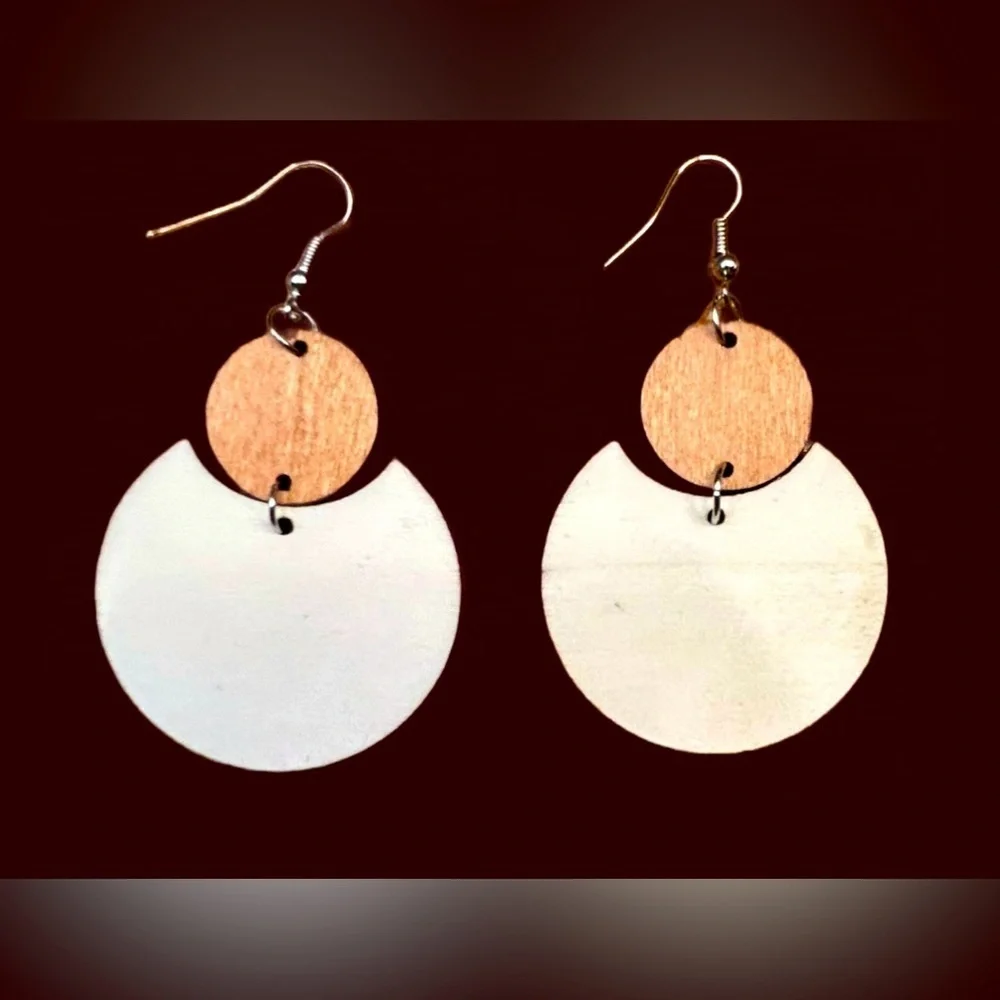 NEW Boutique Classic Wooden Dangly Earrings with Checkered Christmas Tree Design